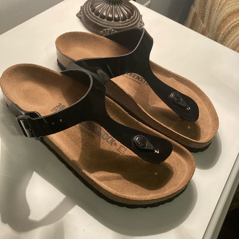 NWOT Black Patent Birkenstock Gizeh Size 38